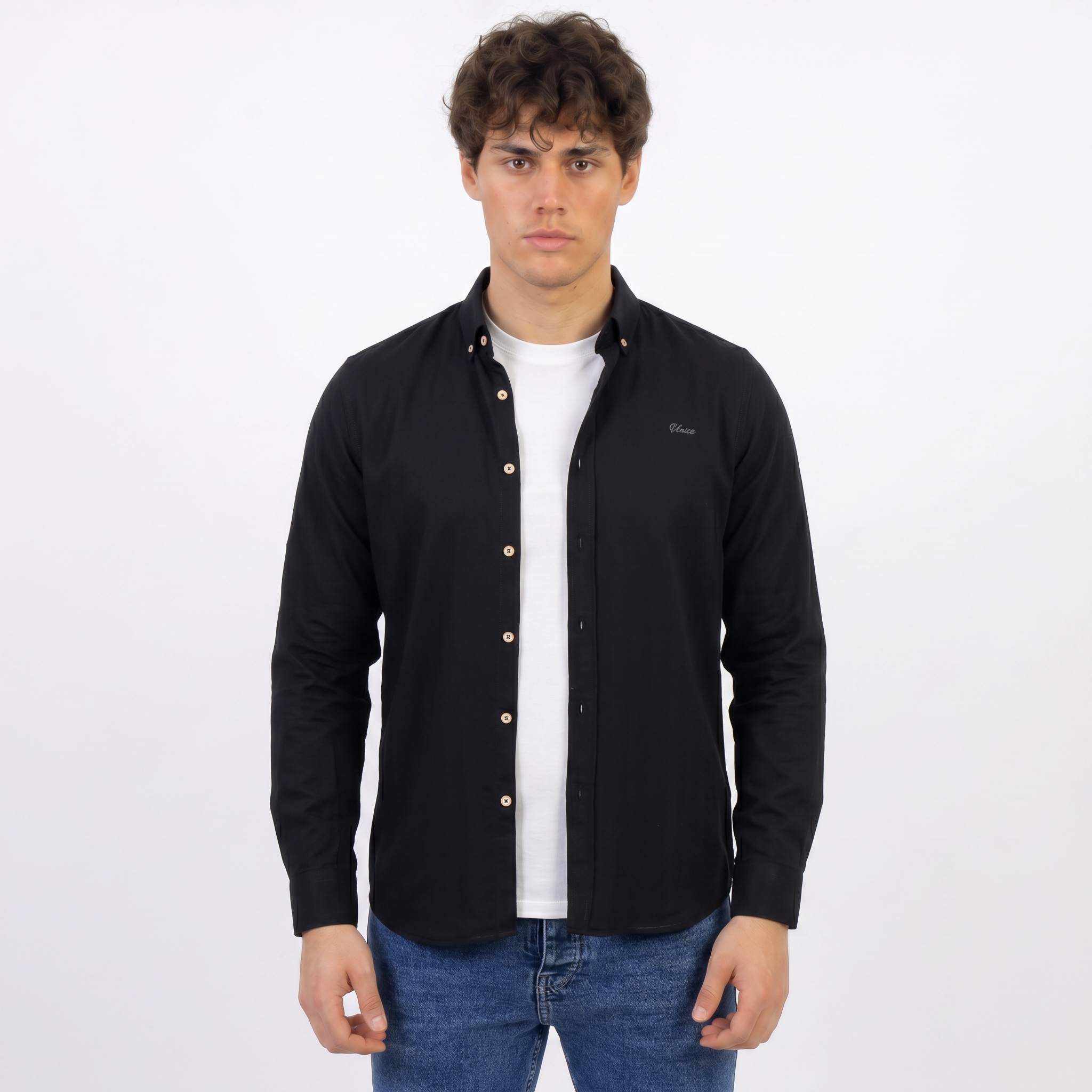 magnific_use-the-exact-same-person_2892982234 Shirt - 120 - black - الصورة 1