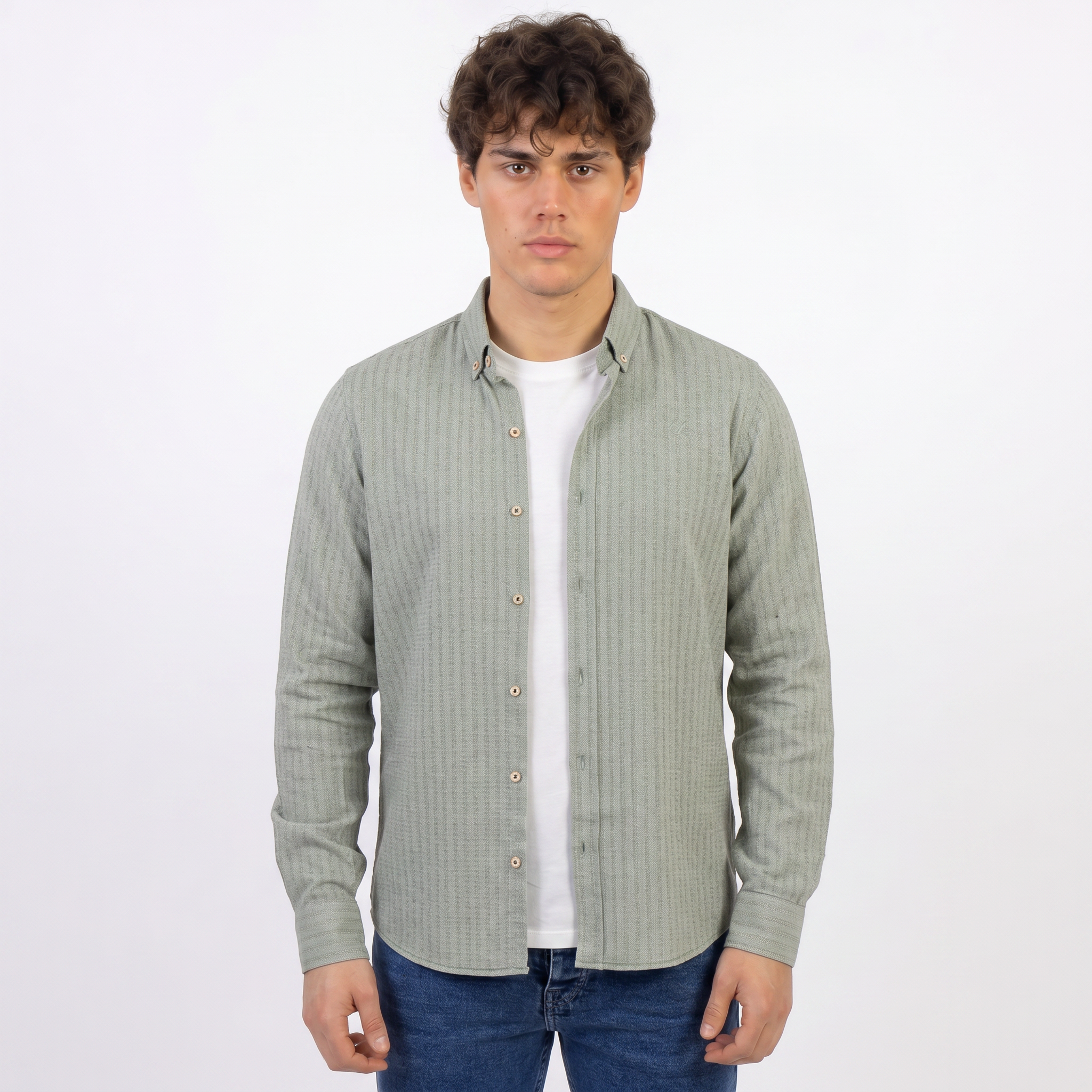 magnific_use-the-exact-same-person_2892983807 Shirt - 118 - Ment - الصورة 1